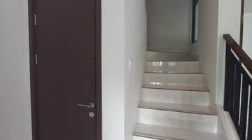 foto lainnya rumah 2 lantai hadap timur