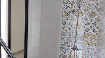 kamar mandi rumah 2 lantai dalam cluster