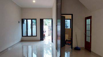 ruang tamu rumah baru bagus 2 lantai