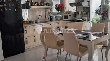 ruang makan rumah imperial beach pakuwon city,