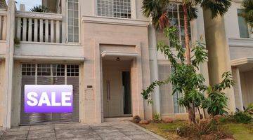 tampak depan rumah pakuwon indah golf megah