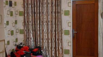 ruang tamu rumah 1 lantai dalam cluster