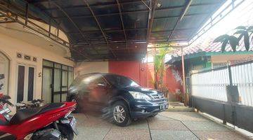 garasi/carport dijual cepat rumah 2 lantai