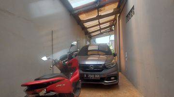 garasi/carport dijual cepat rumah 2 lantai