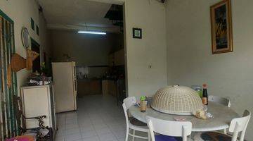 ruang makan dijual cepat rumah 2 lantai