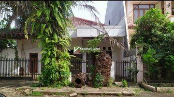 Gambar 4 DIJUAL CEPAT RUMAH 2 LANTAI HITUNG TANAH DALAM KOMPLEK BESAR LOKASI JLN CEMPAKA PUTIH 