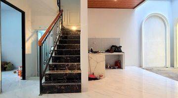 Gambar 2 DIJUAL RUMAH MEWAH DESAIN CLASSIC DALAM CLUSTER DEKAT TOL 