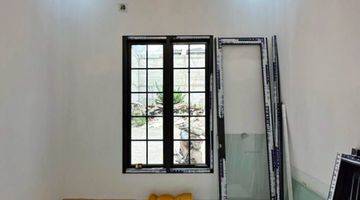 Gambar 4 RUMAH MEWAH 2.5 LANTAI DALAM CLUSTER BESAR DEKAT TOLDANSTASIUN