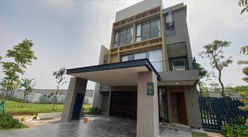 tampak depan  rumah 3 lantai unfurnished bagus