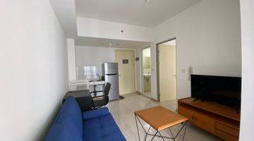 ruang keluarga  apartemen m-town residence 2 kamar