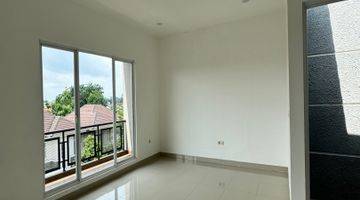 Gambar 2 Rumah  Dijual Di Alam Sutera Cluster Onyx  Semi Furnished Shm - Sertifikat Hak Milik 3 Lantai