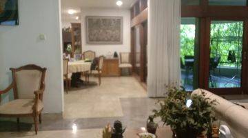 ruang keluarga rumah di jl patra kuningan