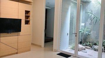 ruang keluarga rumah di discovery eola 2