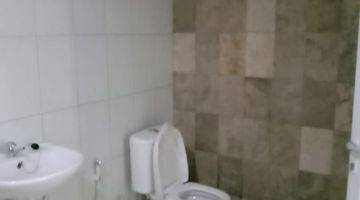 kamar mandi rumah di jl bintaro utara