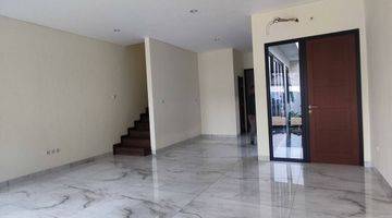 Gambar 2 Rumah baru 3 Lt dalam cluster di Kebon jeruk jakarta barat