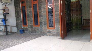 garasi/carport di jual rumah siap huni