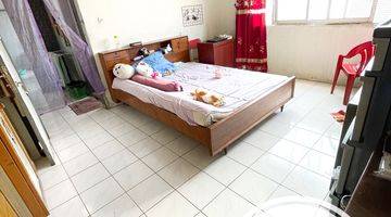 kamar tidur rumah di jalan kebon jeruk,