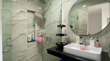 kamar mandi rumah di green lake city