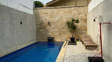 Gambar 1 Rumah mewah 3 lantai with private pool + rooftop di jagakarsa