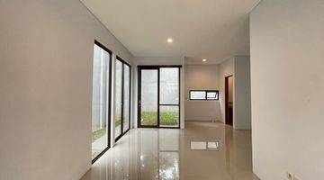foto lainnya rumah minimalis dengan halaman belakang