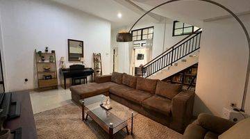 foto lainnya rumah dengan taman dan balkon