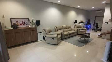 Gambar 1 Rumah Jakarta Barat Semi Furnish 9,5 X 12 SHM 2 Lantai Layak Huni 