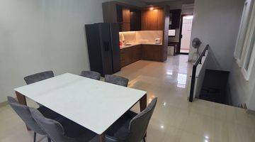 Gambar 3 Rumah Jakarta Barat Semi Furnish 9,5 X 12 SHM 2 Lantai Layak Huni 