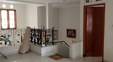 Gambar 2 Rumah 2 Lantai Bagus Semi Furnished SHM di Parahyangan Permai, Bandung