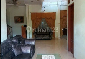 ruang tamu rumah mewah 2 lantai siap