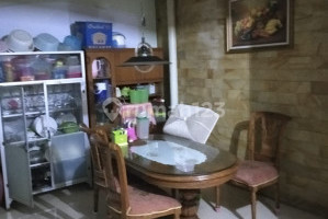 ruang keluarga rumah mewah 2 lantai siap