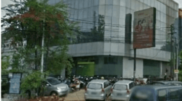 tampak depan gedung 3 lantai siap pakai,