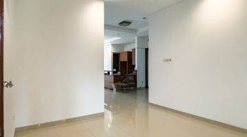 Gambar 2 Rumah 2 Lantai Bagus Unfurnished SHM di Gaharu Cilandak Barat, Jakarta Selatan