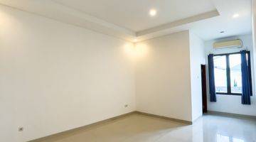 Gambar 1 Rumah 2 Lantai Bagus Unfurnished SHM di Gaharu Cilandak Barat, Jakarta Selatan