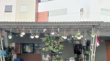 tampak depan rumah 2 lantai siap huni