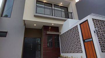 tampak depan rumah baru 2 lantai siap