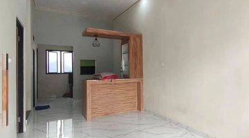 ruang tamu rumah 2 lantai baru di