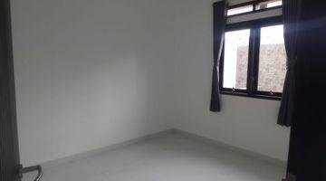 kamar tidur rumah baru nyaman arcamanik