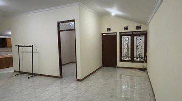ruang keluarga rumah nyaman siap huni margahayu