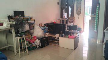 ruang tamu rumah komplek nyaman di antapani