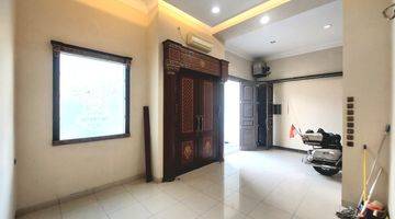 Gambar 3 Rumah Modern Classic Puri Indah Sangat Menawan Semi Furnished Siap Huni