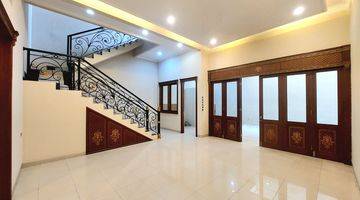 Gambar 5 Rumah Modern Classic Puri Indah Sangat Menawan Semi Furnished Siap Huni