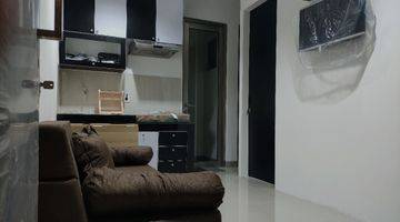 ruang keluarga rumah baru di pik 2,