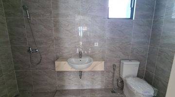 kamar mandi rumah baru di cluster montana,