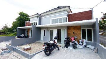 tampak depan rumah di mojosongo jebres dekat