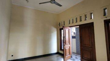 ruang keluarga rumah cantik 2 lantai 2