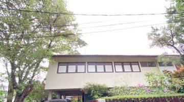 tampak depan dijual rumah terawat sayap dago