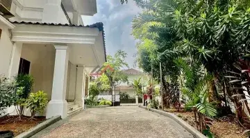 Gambar 1 Rumah Lama Murah 2 lantai di Mega Kuningan Jaksel 