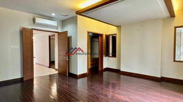 Gambar 2 DUA UNIT COMPOUND KEMANG TROPICAL MODERN GAYA BALI DALAM TOWNHOUSE JAKARTA SELATAN