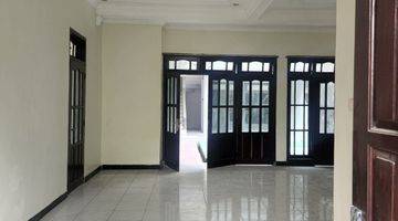 Gambar 4 Rumah 2 Lantai Bagus Unfurnished SHM di Dijual Rumah Kutisari Indah Utara Surabaya, Surabaya Dekat Dengan Universitas Petra Surabaya