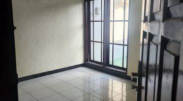 Gambar 3 Rumah 2 Lantai Bagus Unfurnished SHM di Dijual Rumah Kutisari Indah Utara Surabaya, Surabaya Dekat Dengan Universitas Petra Surabaya